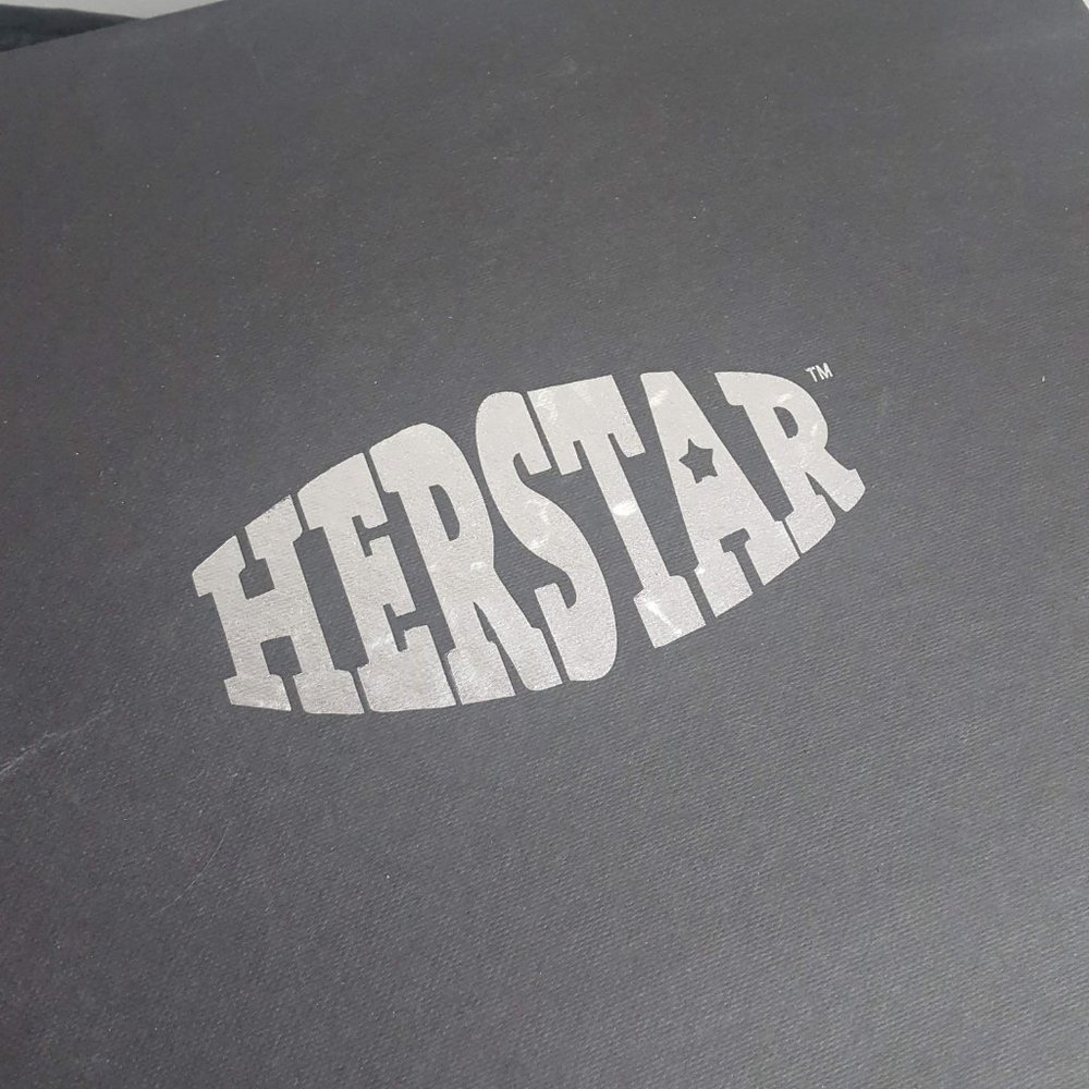 Herstar Football Style Boots Size 8 NWT - Picture 2 of 6